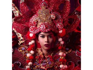 Transgender Indonesia Menang Kostum Terbaik di Miss International Queen