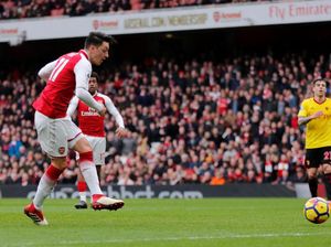 Oezil yang Siap Membantu Kapanpun dan di Manapun