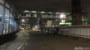 Foto: Jalan MT Haryono Depan BNN Ditutup karena Gas Diduga Bocor