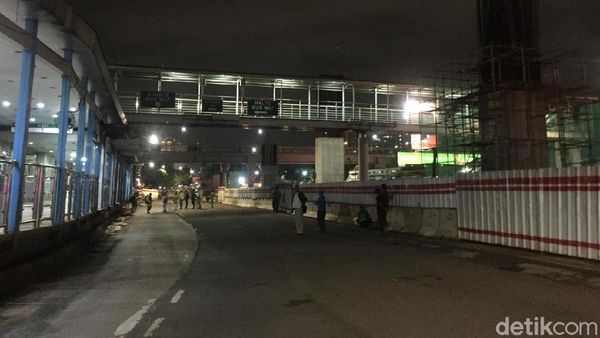 Foto: Jalan MT Haryono Depan BNN Ditutup karena Gas Diduga Bocor