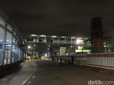 Foto: Jalan MT Haryono Depan BNN Ditutup karena Gas Diduga Bocor