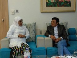 Khofifah-Emil Bertemu Rhoma di Surabaya, Apa yang Dibicarakan?