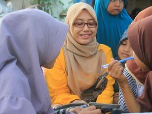 Akrabnya Maulidar yang 7 Tahun Ajar Anak Pemulung Tanpa Digaji Akrabnya Maulidar yang 7 Tahun Ajar Anak Pemulung Tanpa Digaji