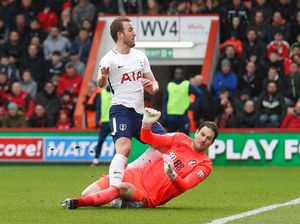Spurs Menang Telak, tapi Kane Kini Cedera Spurs Menang Telak, tapi Kane Kini Cedera