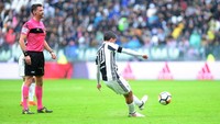 Juventus memimpin 1-0 melalui tendangan bebas Paulo Dybala pada menit ke-20. Foto: Massimo Pinca/Reuters