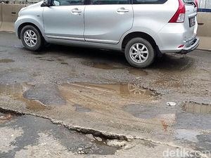 Penampakan Jalan Rusak Karena Proyek 6 Ruas Tol Dalam Kota