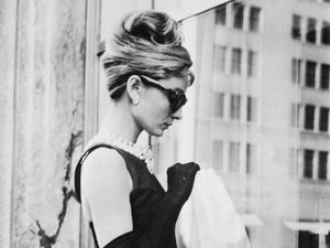 Givenchy Meninggal Dunia, Lihat Deretan Gaun Fenomenal Karyanya