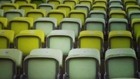 Kursi-kursi di stadion didominasi warna hijau yang merupakan warna kebesaran Lechia Gdansk. Foto: Instagram @stadionenerga