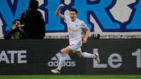 Selain Neymar, Florian Thauvin (Marseille) juga sudah mencetak 19 di Ligue 1 2017/2018 sejauh ini. Jumlah itu termasuk dua gol hasil eksekusi penalti. (Foto: Jean-Paul Pelissier/Reuters)