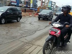 Banyak Proyek Bikin Jalan Rusak, Hati-hati Mobil Bisa Kena Dampak