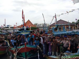 Suara Nelayan Cirebon: Hoax Itu Bikin Orang Bermusuhan Suara Nelayan Cirebon: Hoax Itu Bikin Orang Bermusuhan