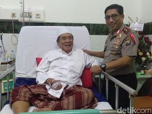 Kapolda Jatim Jenguk Pengasuh Ponpes Al Falah Ploso