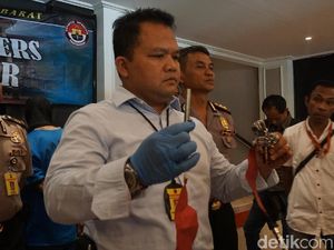 4 Pria Cipacing Belajar Sendiri Merakit Pena Ajaib 4 Pria Cipacing Belajar Sendiri Merakit Pena Ajaib