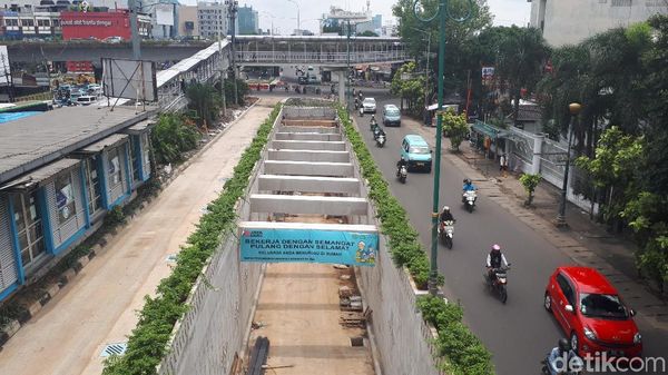 Melihat Progres Pembangunan Underpass Matraman di Pertengahan Maret