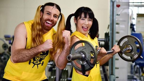 Foto: Ketika Dua Binaraga Kekar Bentuk Grup Musik Bertema Imut-imut