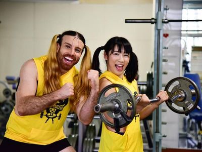 Foto: Ketika Dua Binaraga Kekar Bentuk Grup Musik Bertema Imut-imut