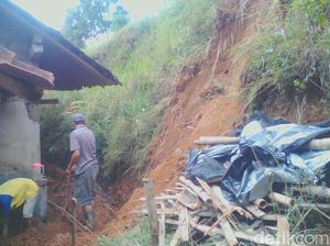Penampakan Rumah Diterjang Longsor di Magelang