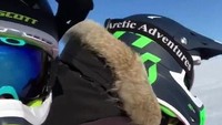 Ronaldo dan Georgina juga asyik-asyikan dengan main snowmobile bersama. Duduk berboncengan, Georgina mengabadikan momen itu lewat instastory-nya di Instagram. (Foto: Instagram @georginagio)