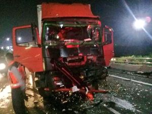 Kecelakaan Truk di Km 17 Tol Angke Arah Pluit, 2 Orang Luka