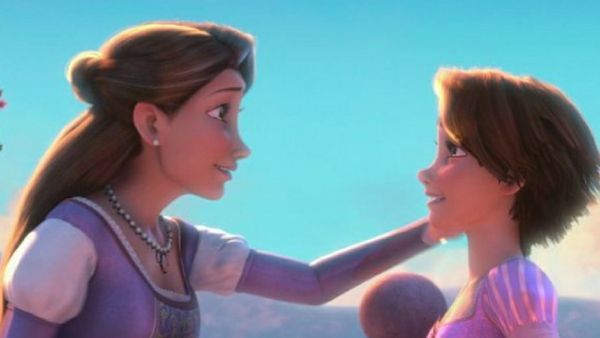 Manisnya Momen Kebersamaan Putri Disney Bersama sang Bunda