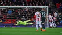 Tembakan pertama City pada laga ini langsung berbuah gol David Silva di menit kesepuluh. Foto: Andrew Couldridge/Action Images via Reuters