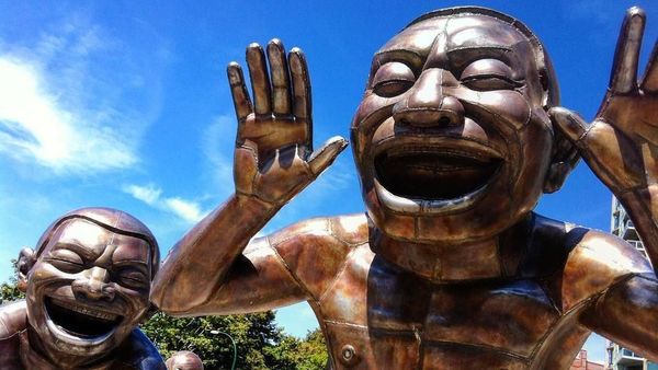 Foto: Patung Tertawa Ini, Lucu Atau Seram?