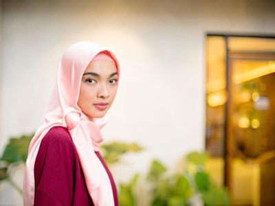 Foto: Tika Bravani Mantap Berhijab, Ini Gaya Hijab Pilihannya