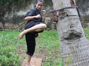 Gara-gara Video Push Up Satu Jari Ini, Pesilat Cantik Chintya Jadi Viral Gara-gara Video Push Up Satu Jari Ini, Pesilat Cantik Chintya Jadi Viral