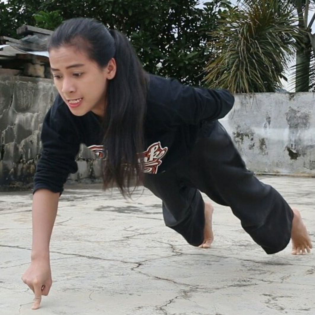 Pendekar silat cantik dari Lampung.