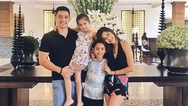 7 Cara Bunda Seleb Menangkis Serangan Mom Shaming