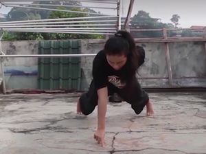 Video Cewek Cantik Push-up Pakai Satu Jari, Asli Bukan? Video Cewek Cantik Push-up Pakai Satu Jari, Asli Bukan?