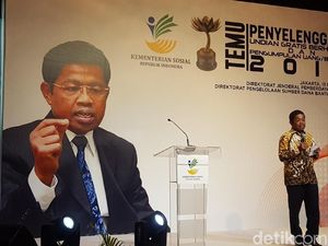 Mensos Ajak Pengusaha Beramal di Daerah Perbatasan Mensos Ajak Pengusaha Beramal di Daerah Perbatasan