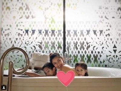 Momen Kebersamaan Nana Mirdad dan Buah Hatinya