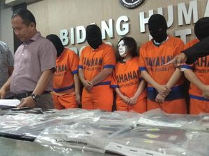 Polisi Bekuk Lima Pelaku Taksi Online Antar Tuyul Polisi Bekuk Lima Pelaku Taksi Online Antar Tuyul