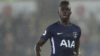 Usai direkrut Tottenham di musim panas, Davinson Sanchez terus memperlihatkan performa oke. Harganya pun diperkirakan sudah naik 42,2 juta euro (Rp 715 miliar) ketimbang enam bulan lalu, menjadi 77,5 juta euro (Rp 1,31 triliun). (Foto: Michael Steele/Getty Images)