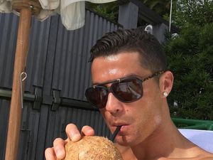Jadi Pemain Bola Terbaik di Dunia, Begini 12 Gaya Makan Cristiano Ronaldo Jadi Pemain Bola Terbaik di Dunia, Begini 12 Gaya Makan Cristiano Ronaldo