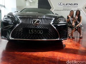 Sedan Mewah Lexus Jadi Rebutan Orang Kaya