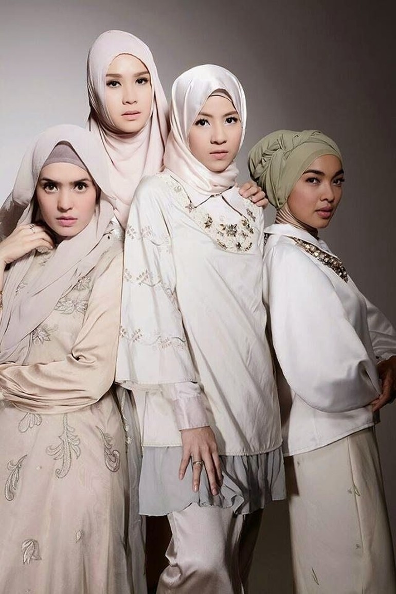 Foto Tika Bravani Mantap Berhijab Ini Gaya Hijab Pilihannya