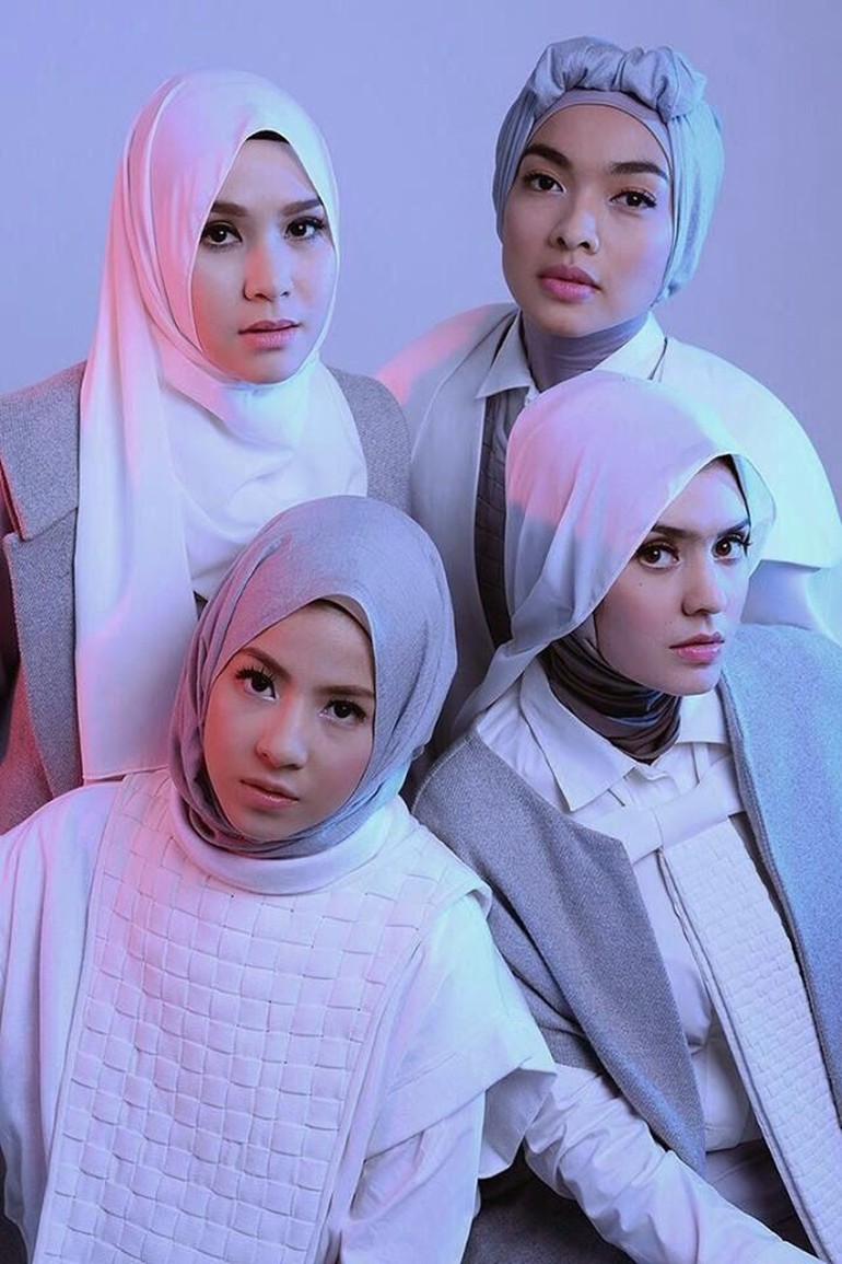 Foto Tika Bravani Mantap Berhijab Ini Gaya Hijab Pilihannya