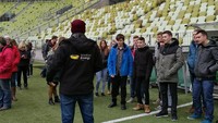Pengunjung bisa berkeliling stadion hingga ke pinggir lapangan. Foto: Instagram @stadionenerga