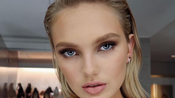 Foto: Cantiknya Romee Strijd, Model Victorias Secret yang Bermata Indah