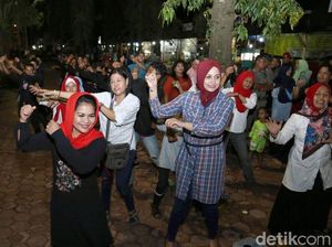 Bertemu Bupati Jember, Puti Guntur Ngopi Hingga Joget Bareng