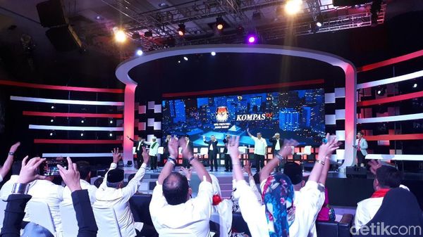 Potret Keseruan Debat Perdana Pilgub Jabar