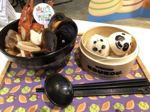 Mencicipi Dumpling Kung Fu Panda dan Madagascar yang Menggemaskan di Kafe Ini