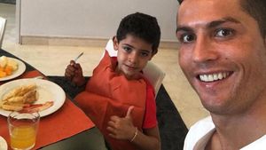 Cristiano Ronaldo Jaga Tubuhnya Tetap Atletis Meski Sering Makan Enak