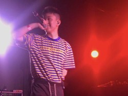 Chord dan Lirik 100 Degrees Rich Brian, Viral Ada Ojol di Video Klip