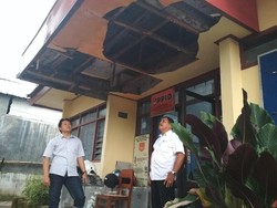 Miris, Beginilah Reyotnya Gedung KPU Trenggalek