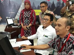 Bareng Wajib Pajak Lain, Anggota DPR Lapor SPT di Tanah Abang