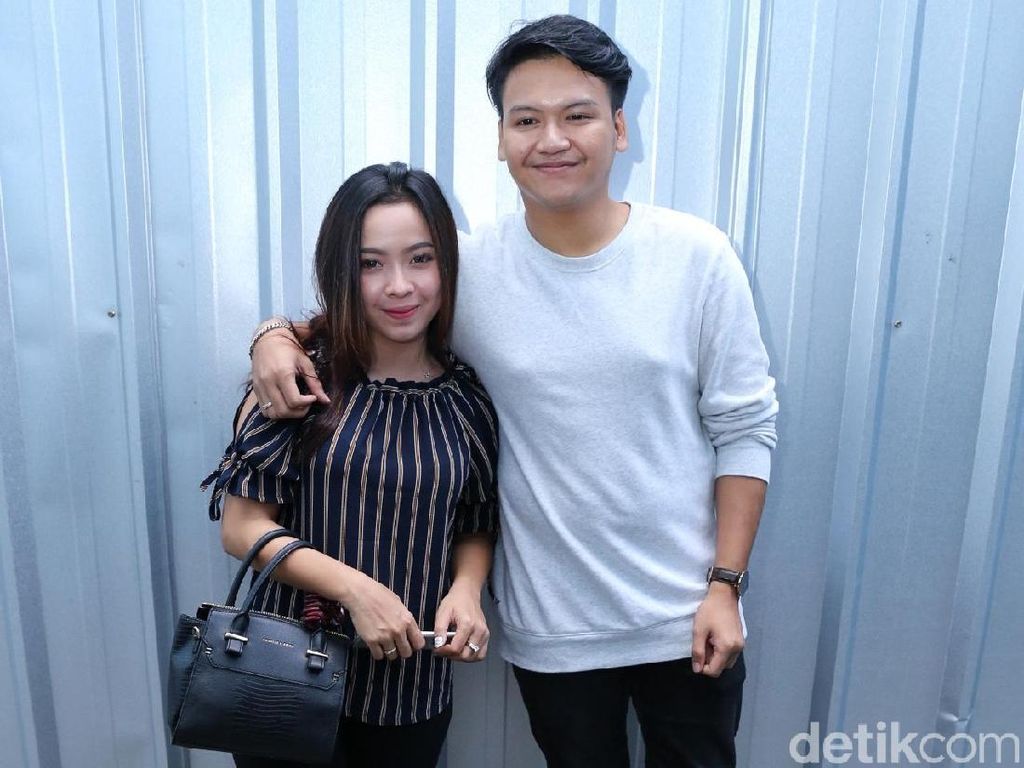 Harbolnas Juga Jadi Momen Gembira Ilham SM*SH, Dikaruniai Anak Pertama Harbolnas Juga Jadi Momen Gembira Ilham SM*SH, Dikaruniai Anak Pertama