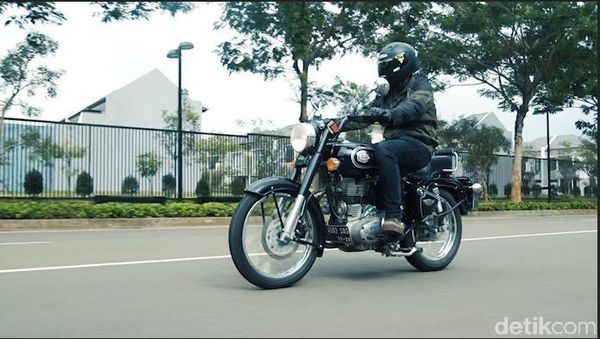Royal Enfield Bullet 500, Motor Klasik yang Laki Banget, Bro!